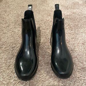 black chelsea boot